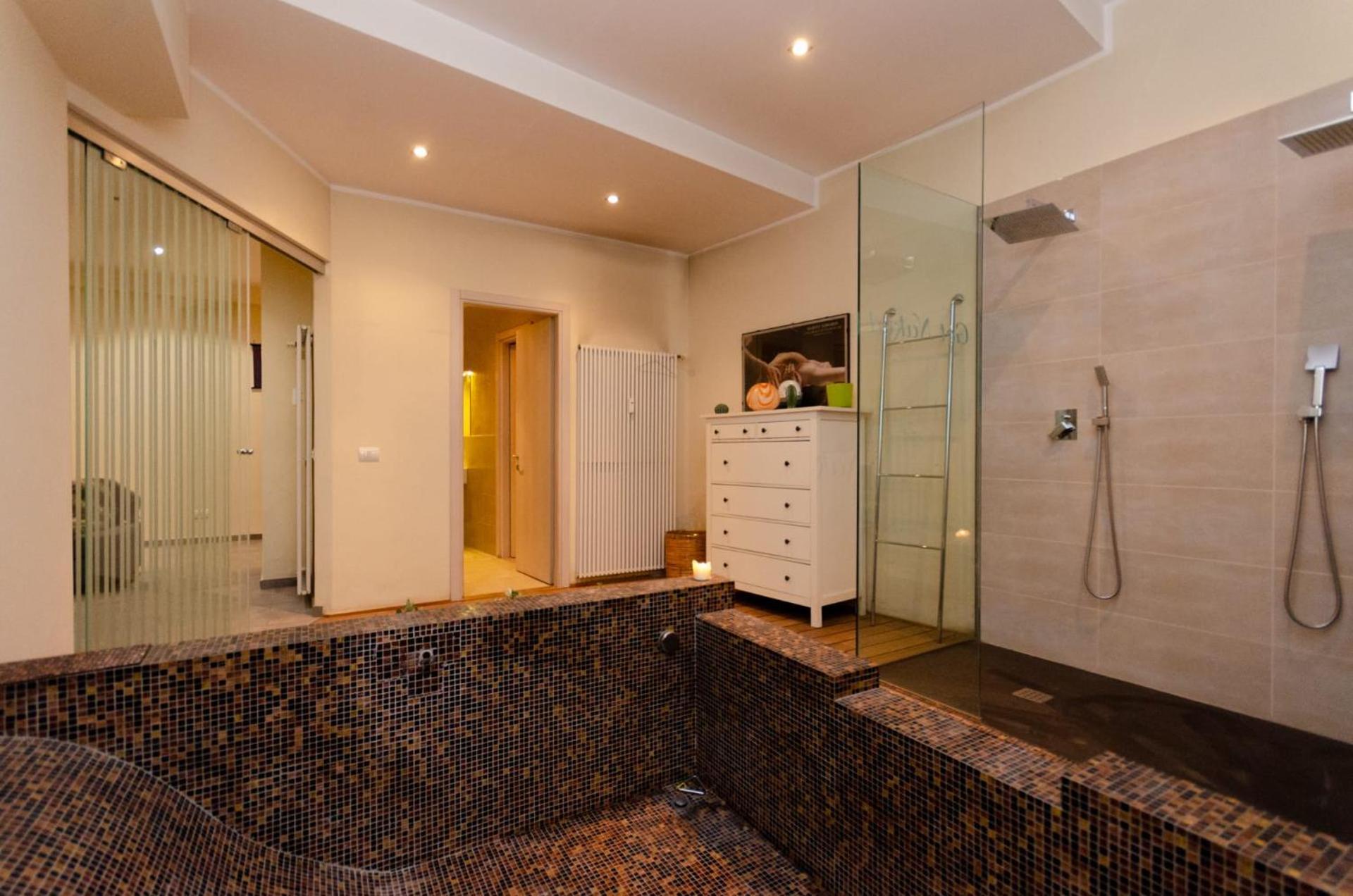 Apartment Luxury 3 Fiat, Ariberto Home, Tra Centro Storico Di E Navigli, Con Spaziosa Jacuzzi *